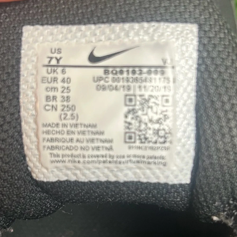 Nike Air‎ Max 270 React (GS) Sneakers Sz 7Y Black Grey BQ0103-003